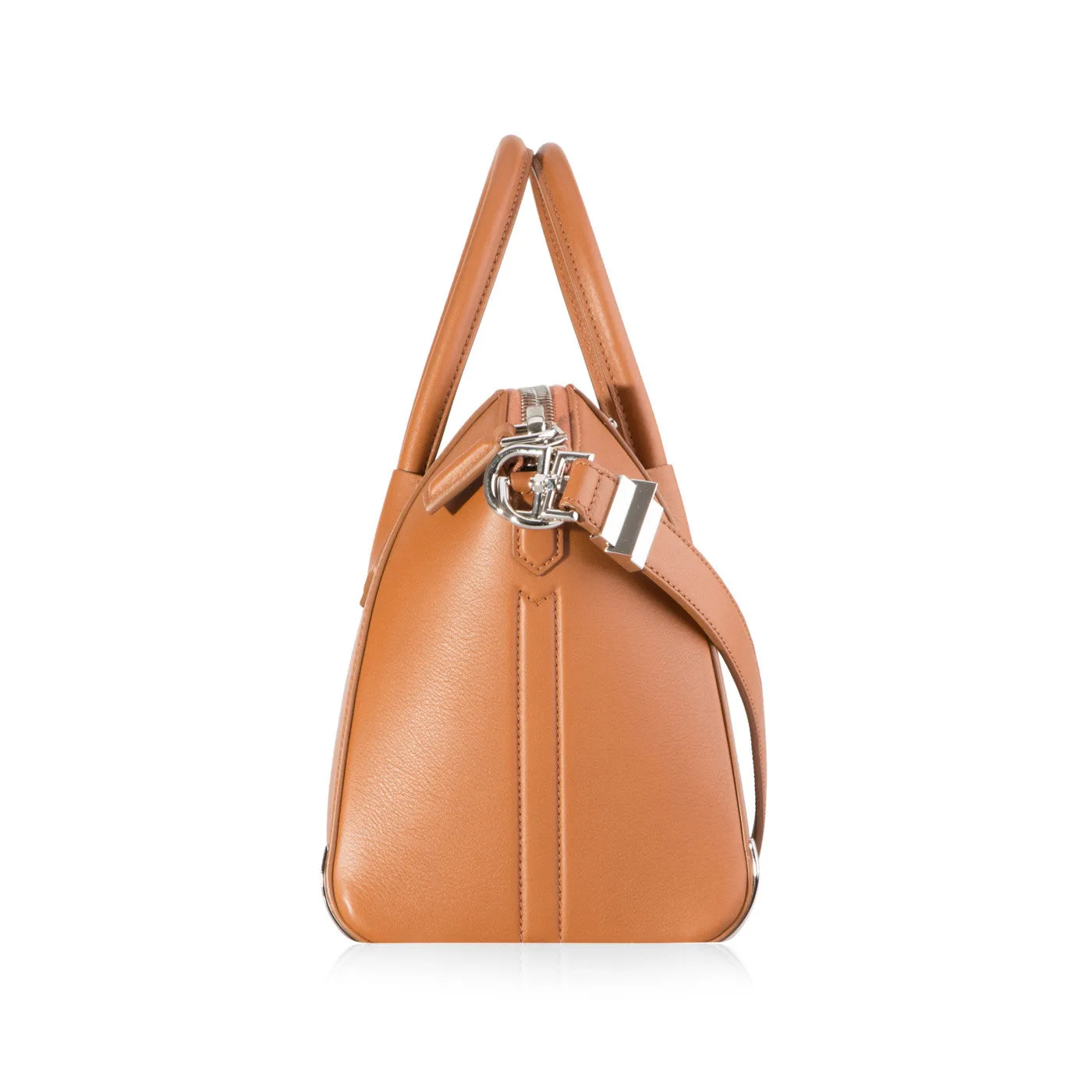 Certainly! Heres an optimized title for the e-commerce product:

Stylish Antigona Medium Leather Designer Handbag