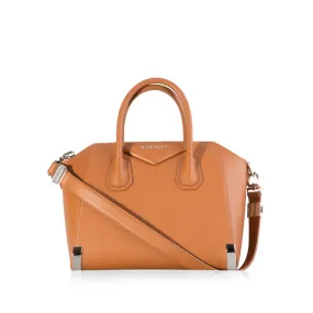 Certainly! Heres an optimized title for the e-commerce product:

Stylish Antigona Medium Leather Designer Handbag