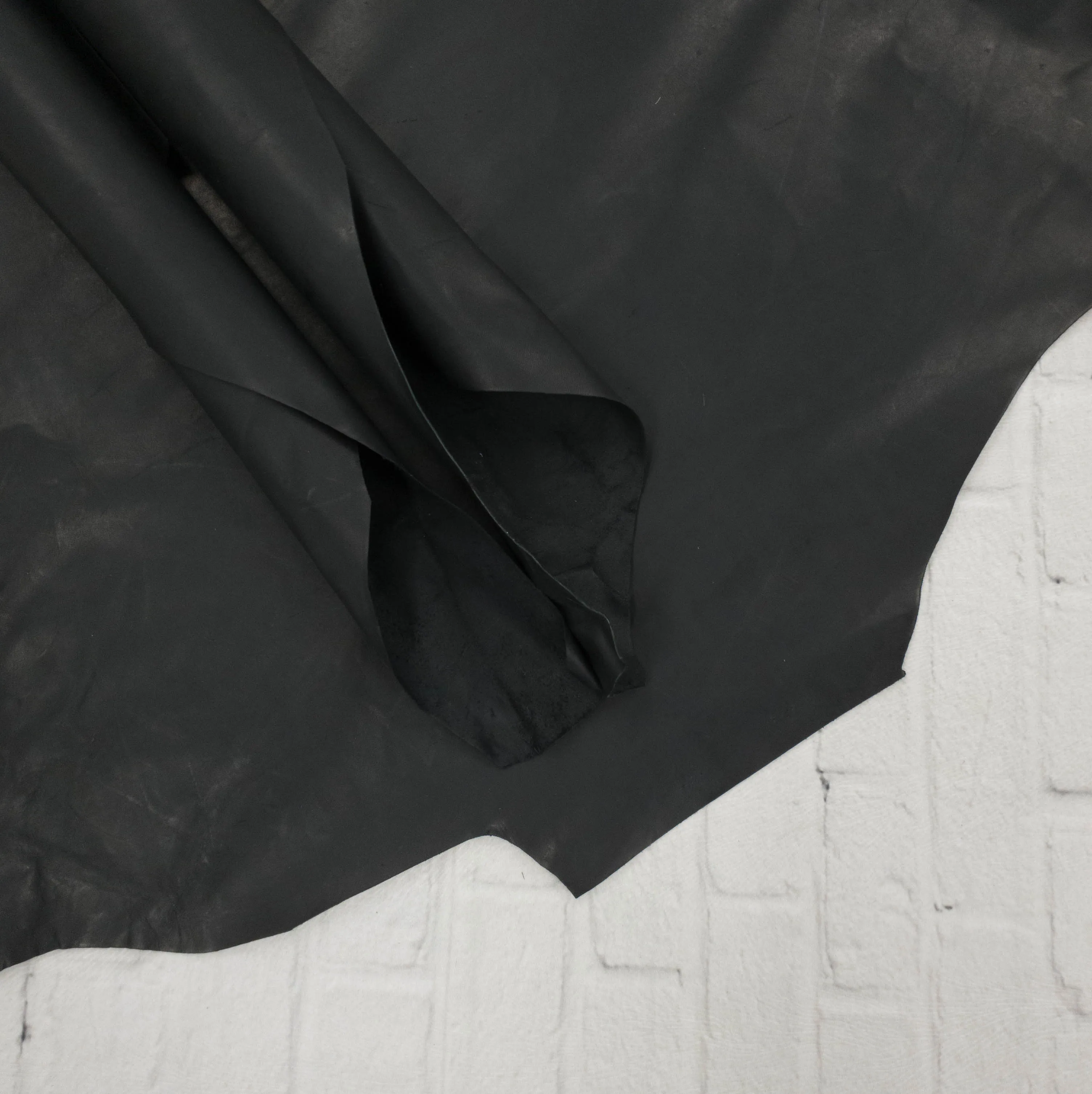 Black Dyed Veg Tan, 4 - 7 Sq Ft, 2-3 oz Kangaroo Hides