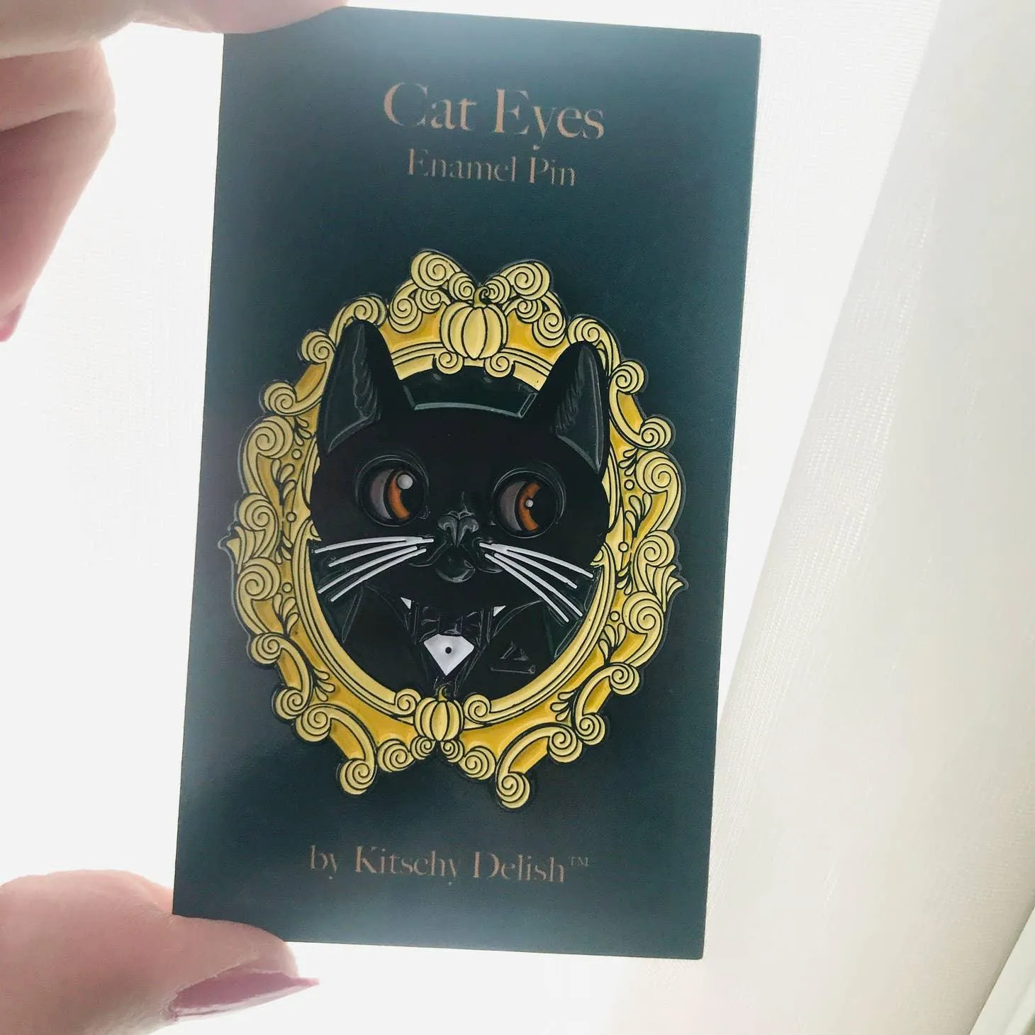 Cat Eyes | Sliding Enamel Pin