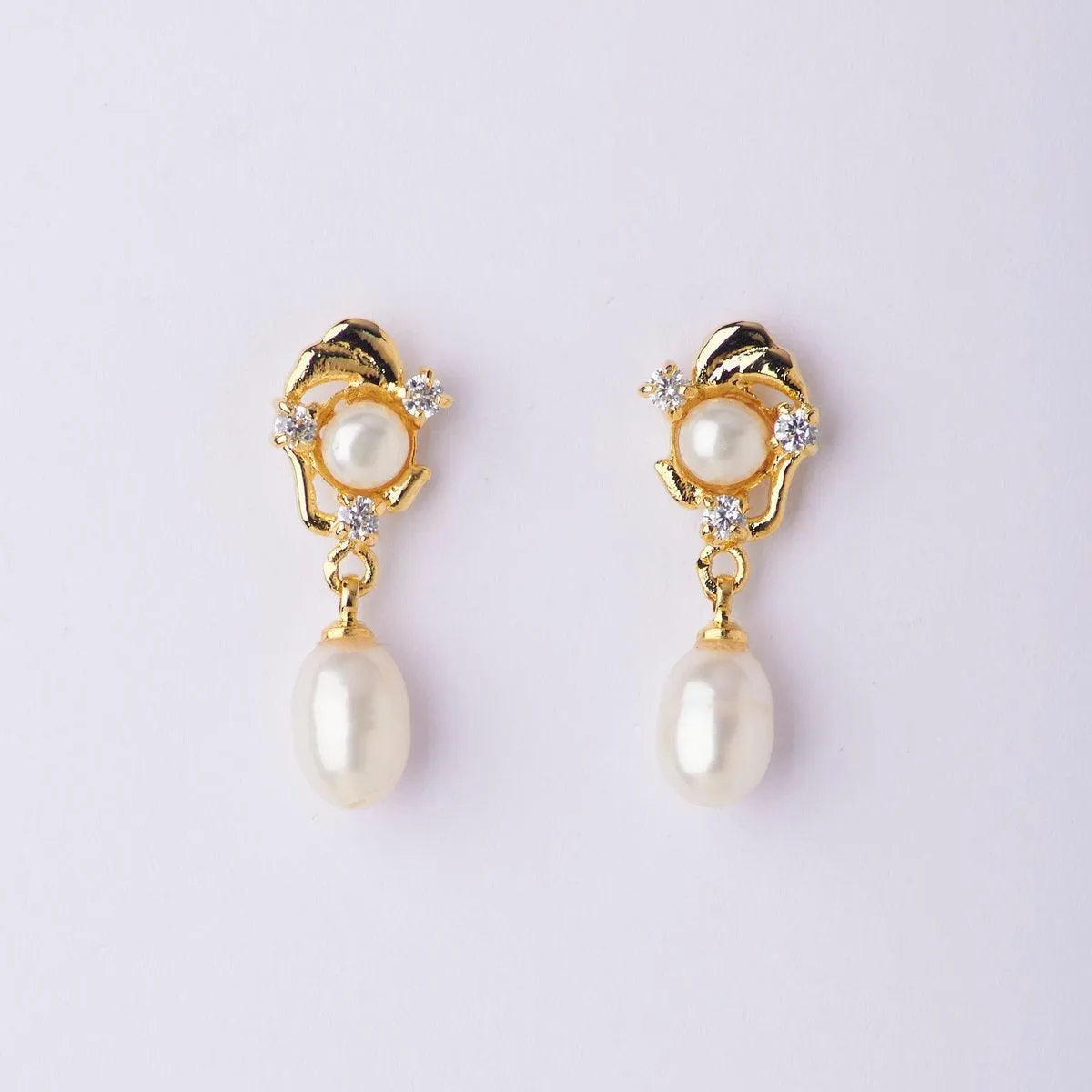 Classic Pearl Hanging Earring